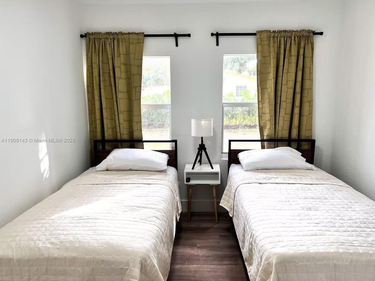 1025 Nw 55th St #1 - Photo 7 of 19