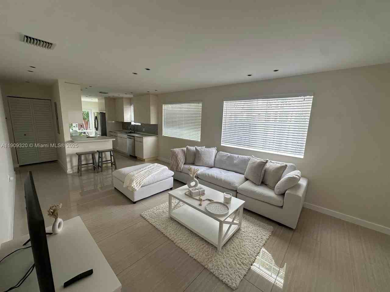 9464 Abbott Ave - Photo 3 of 20