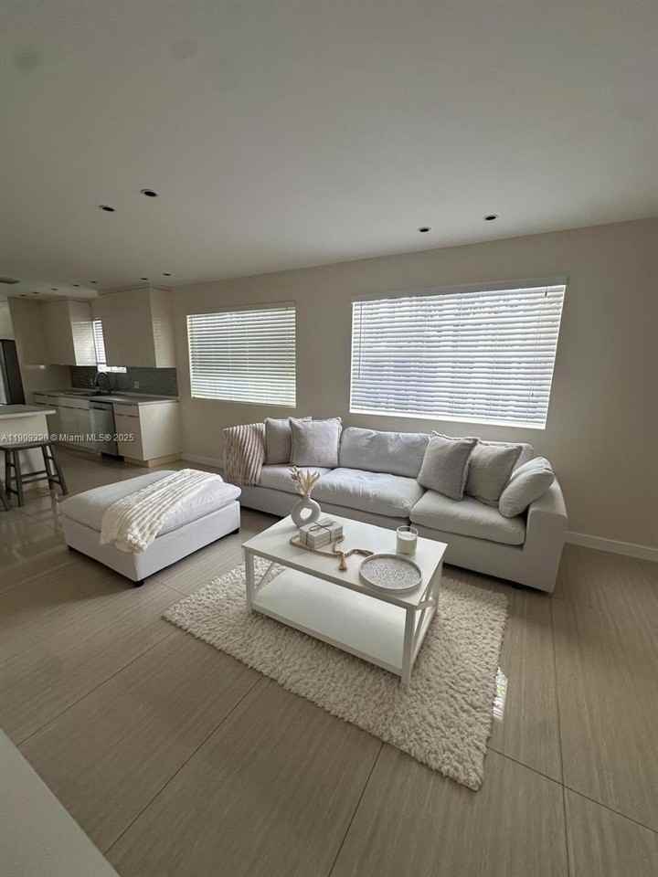 9464 Abbott Ave - Photo 4 of 20