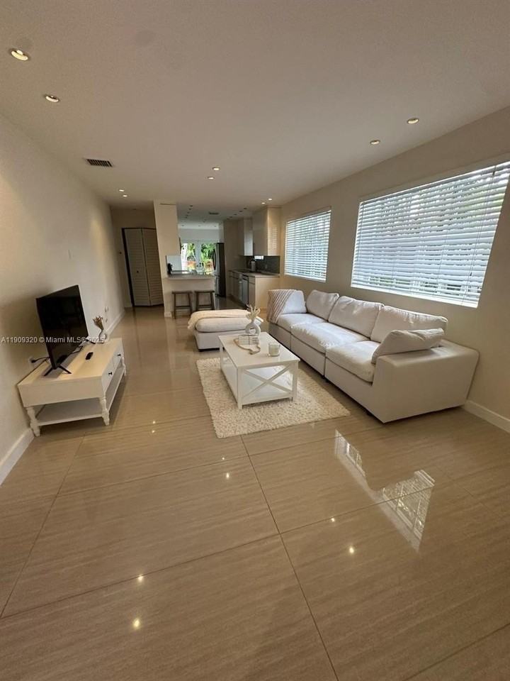 9464 Abbott Ave - Photo 5 of 20