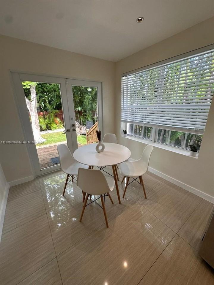 9464 Abbott Ave - Photo 7 of 20