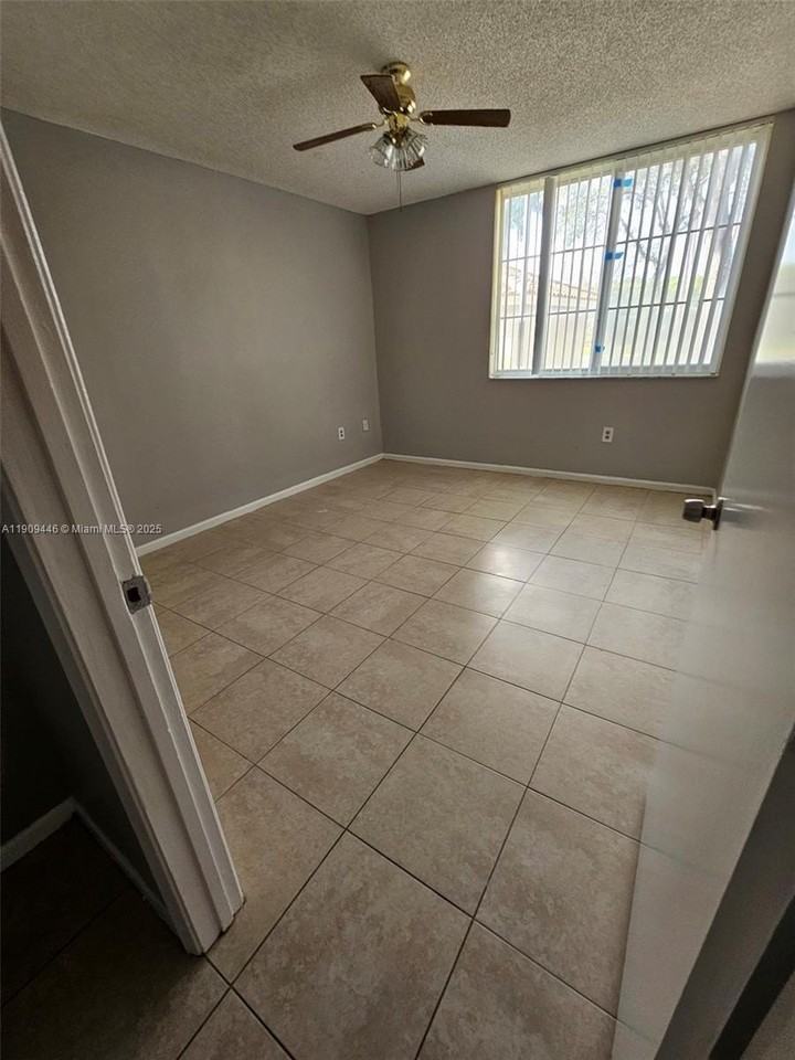 7872 Sonoma Springs Cir #105 - Photo 5 of 21