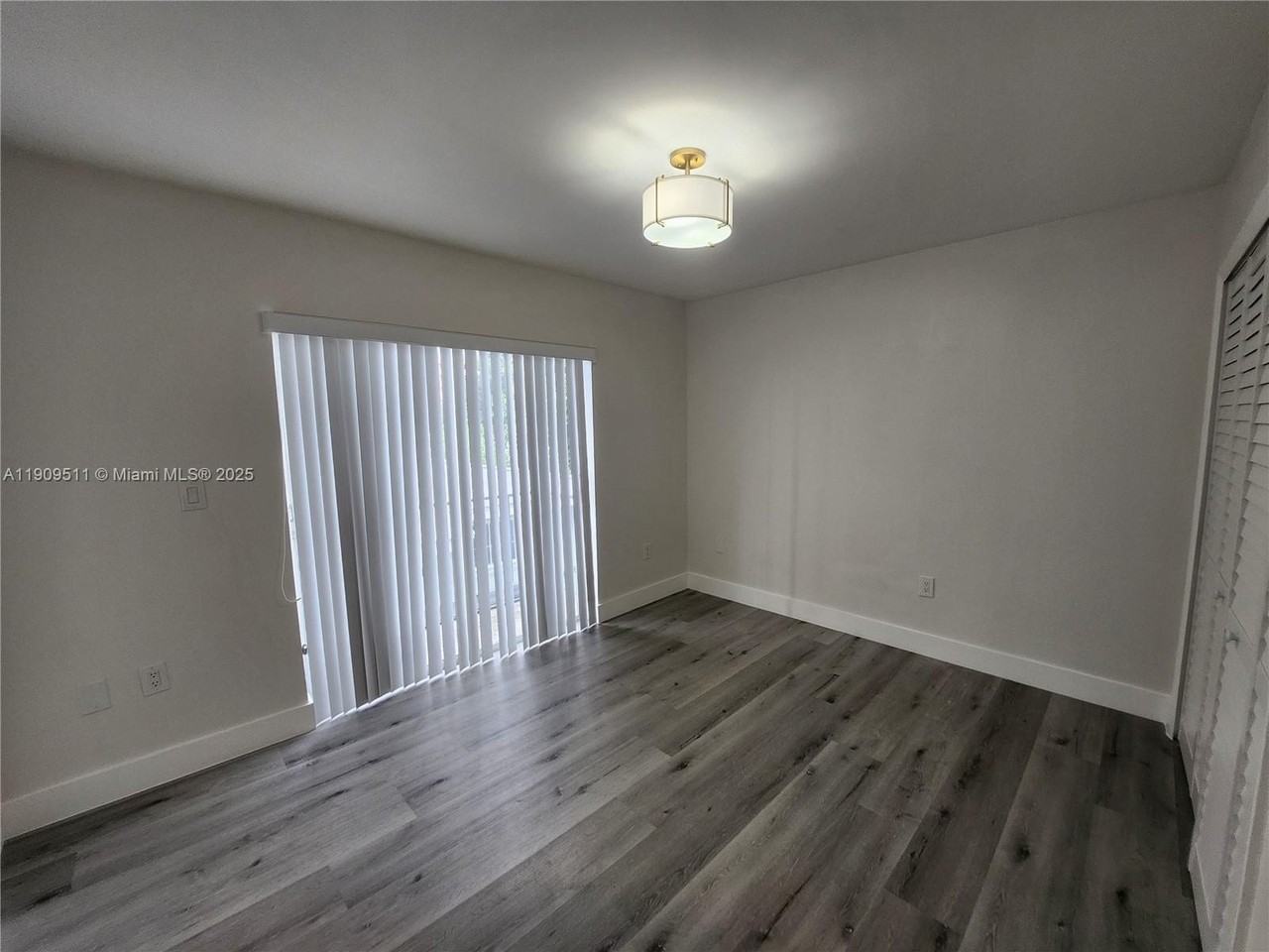 4320 Nw 11th St #B - Photo 5 of 14