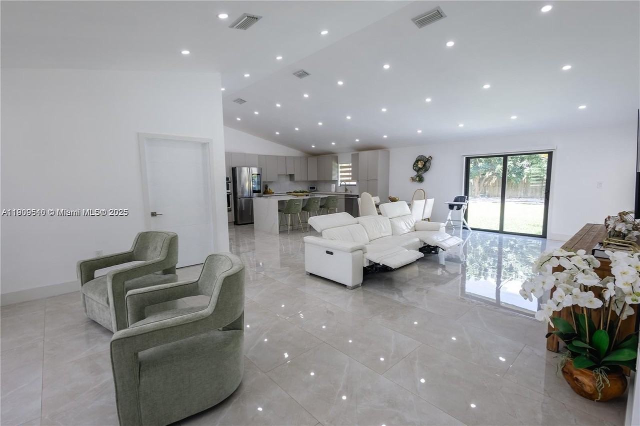 18781 Sw 294th Ter #0 - Photo 5 of 18