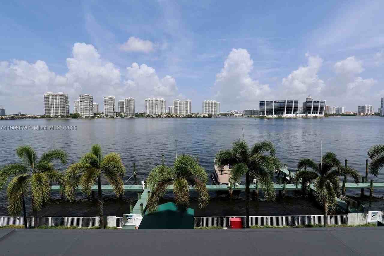 17800 N Bay Rd #404 - Photo 2 of 36