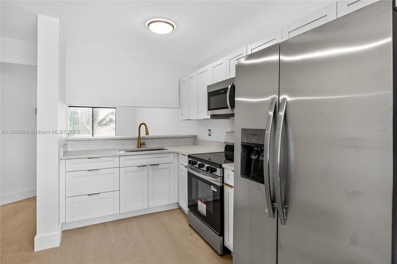 4198 Lakeside Dr #4198 - Photo 6 of 15