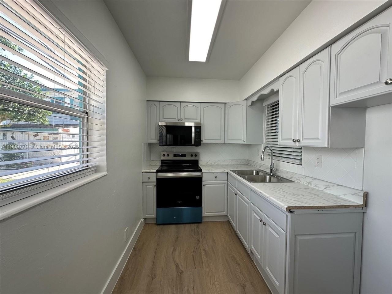 4300 Seagrape Dr #5 - Photo 5 of 27