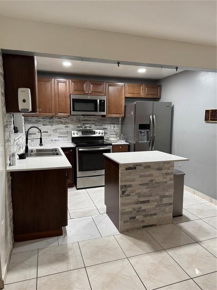 6025 Southwest 133rd Court - Photo 2 of 23