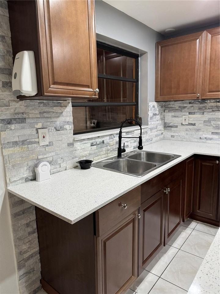 6025 Southwest 133rd Court - Photo 3 of 23