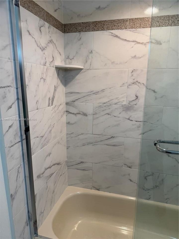 6025 Southwest 133rd Court - Photo 4 of 23