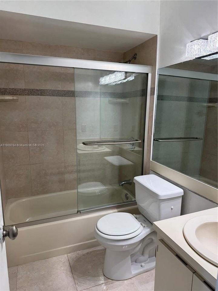 6025 Southwest 133rd Court - Photo 5 of 23