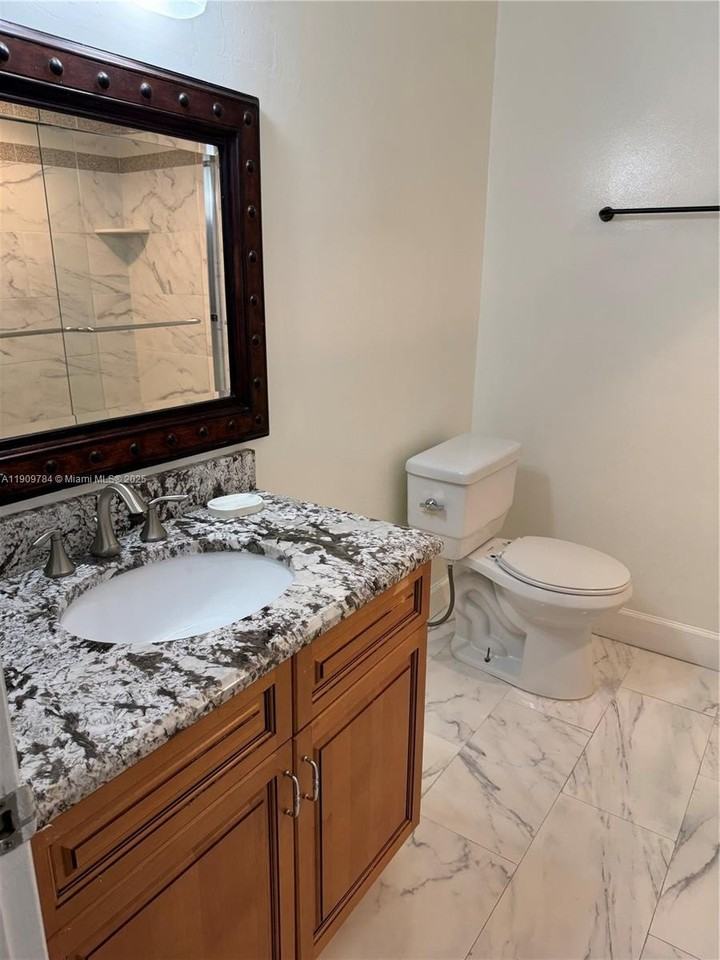 6025 Southwest 133rd Court - Photo 6 of 23