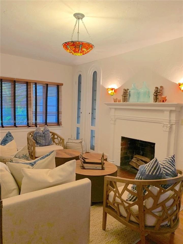 1306 Madrid St - Photo 5 of 21