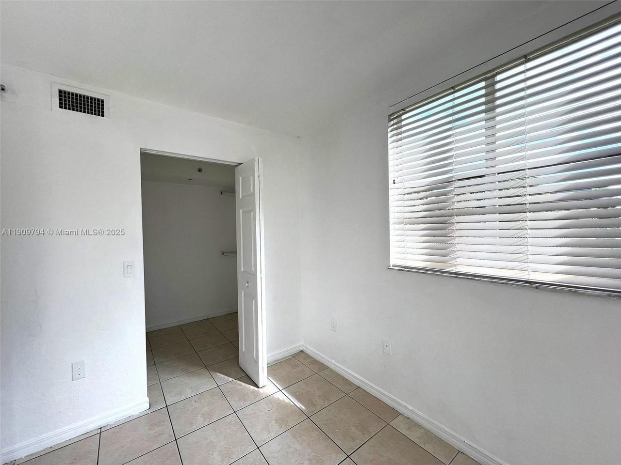 13820 Ne 3rd Ct #109 - Photo 7 of 9