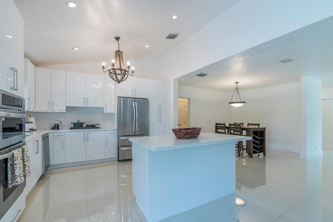 8425 Sw 185th St - Photo 2 of 27