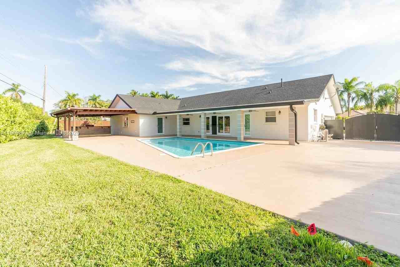 8425 Sw 185th St - Photo 3 of 27