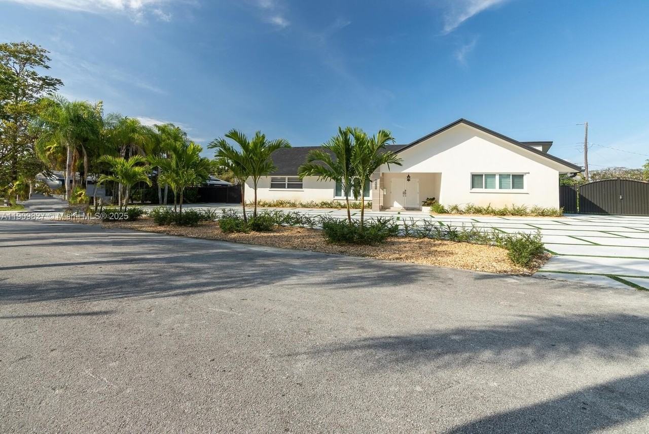 8425 Sw 185th St - Photo 4 of 27