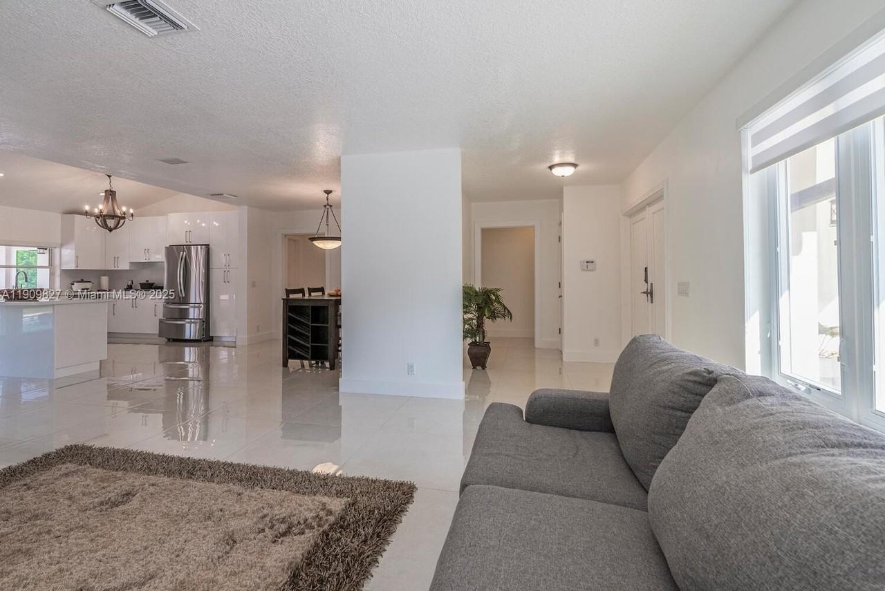 8425 Sw 185th St - Photo 6 of 27