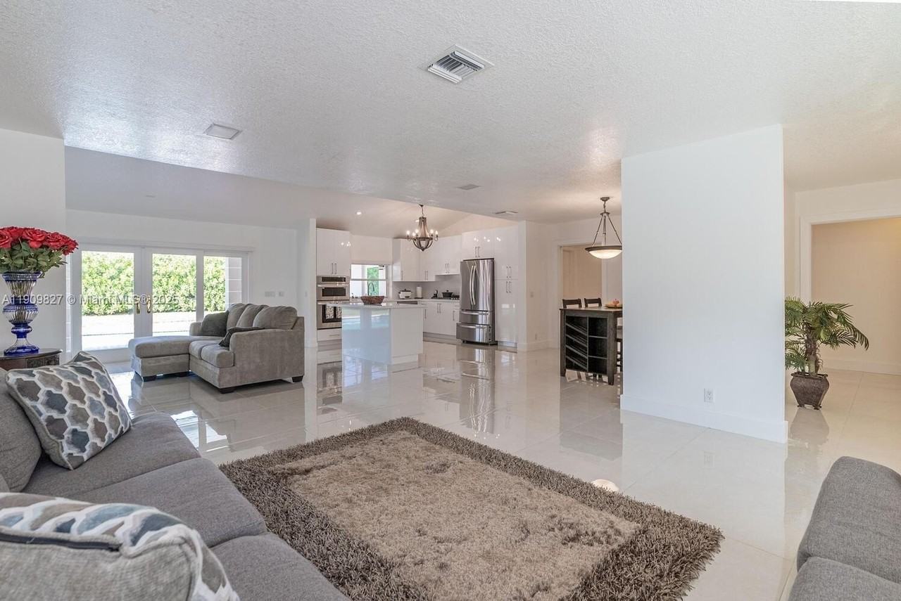 8425 Sw 185th St - Photo 7 of 27