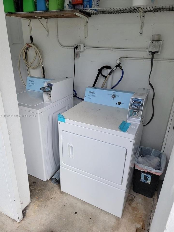 3433 Sw 12th St - Photo 3 of 23