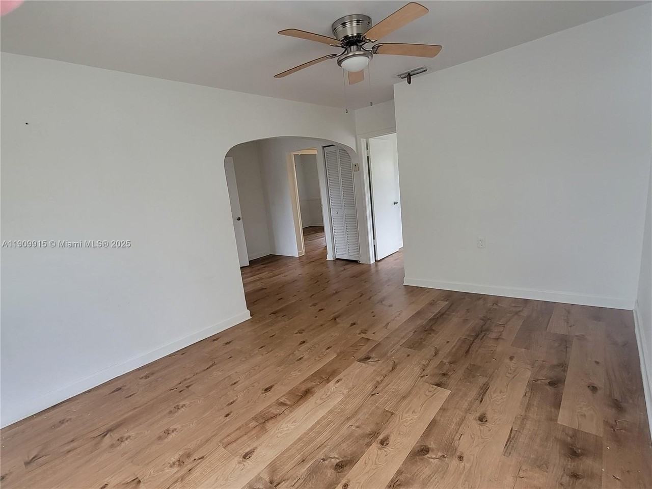 3433 Sw 12th St - Photo 5 of 23