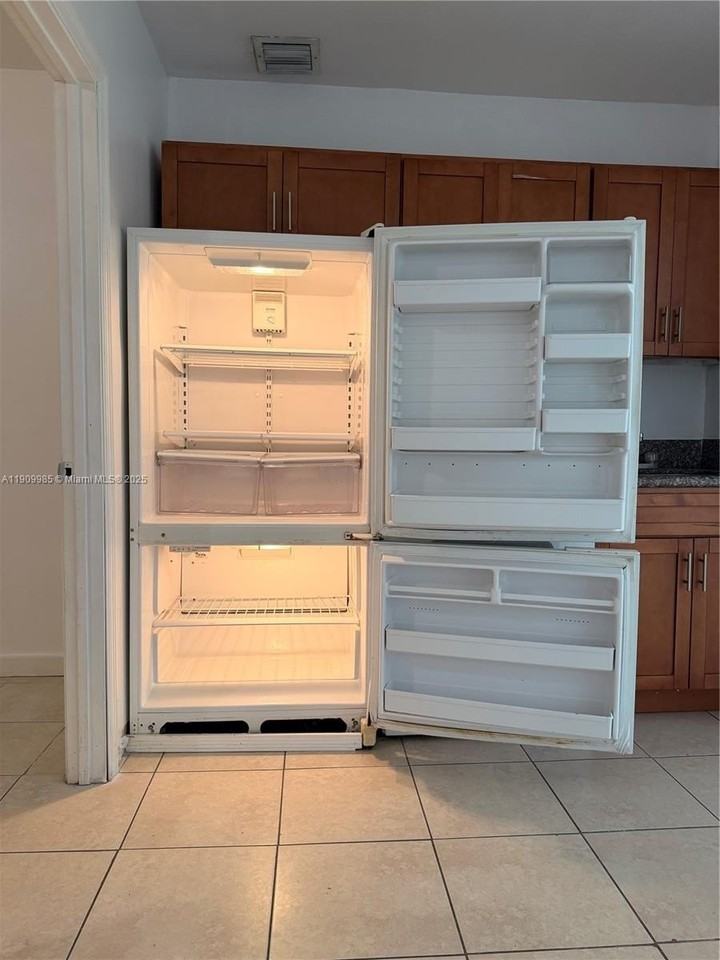 2412 Nw 34th St #3 - Photo 2 of 15