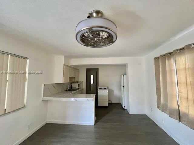 1930 Thomas St #1930 - Photo 3 of 16