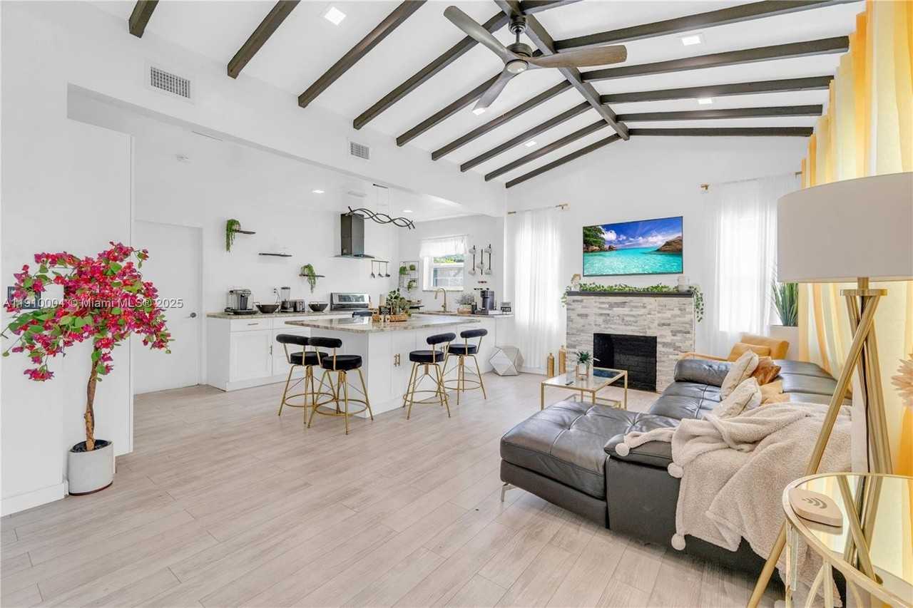 774 Nw 49th St #0 - Photo 5 of 29