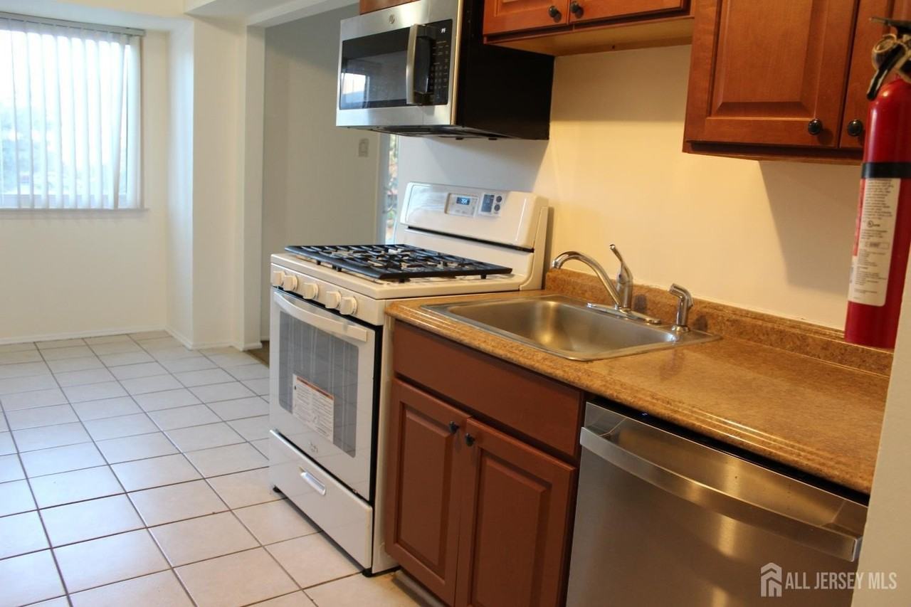 820 Edison Glen Ter - Photo 5 of 20