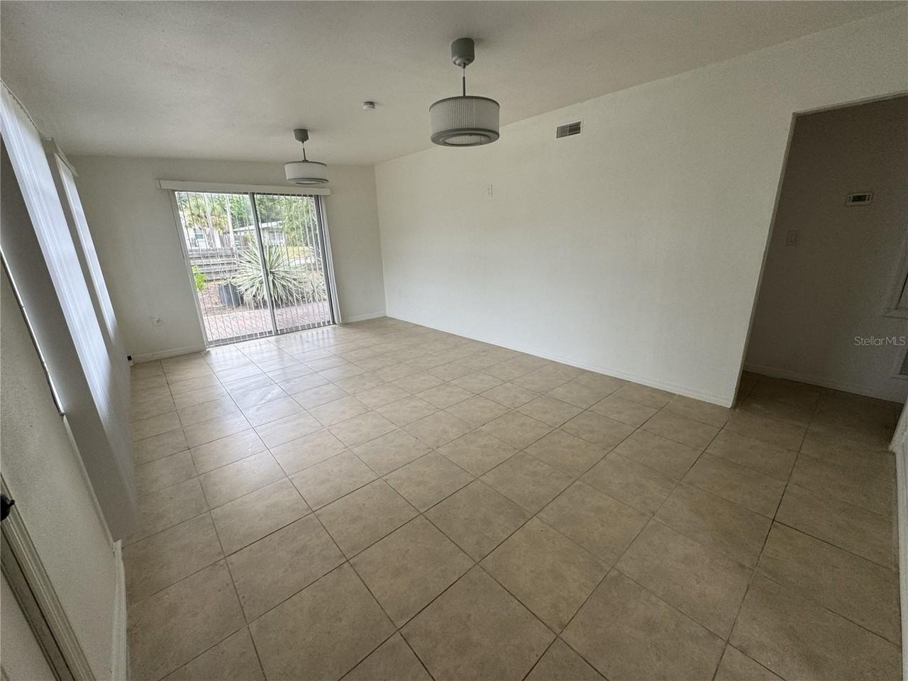 4680 Royal Palm Ave - Photo 5 of 21