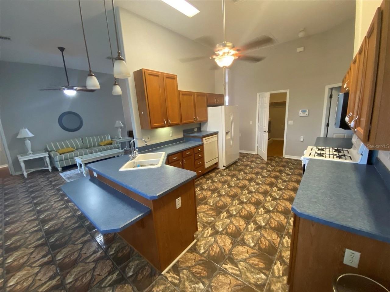 5141 Aurora Dr - Photo 4 of 19