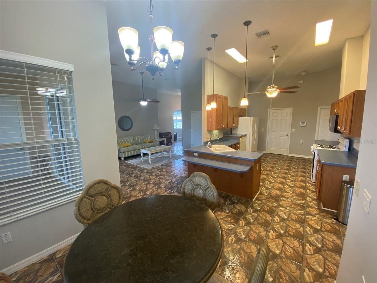 5141 Aurora Dr - Photo 6 of 19