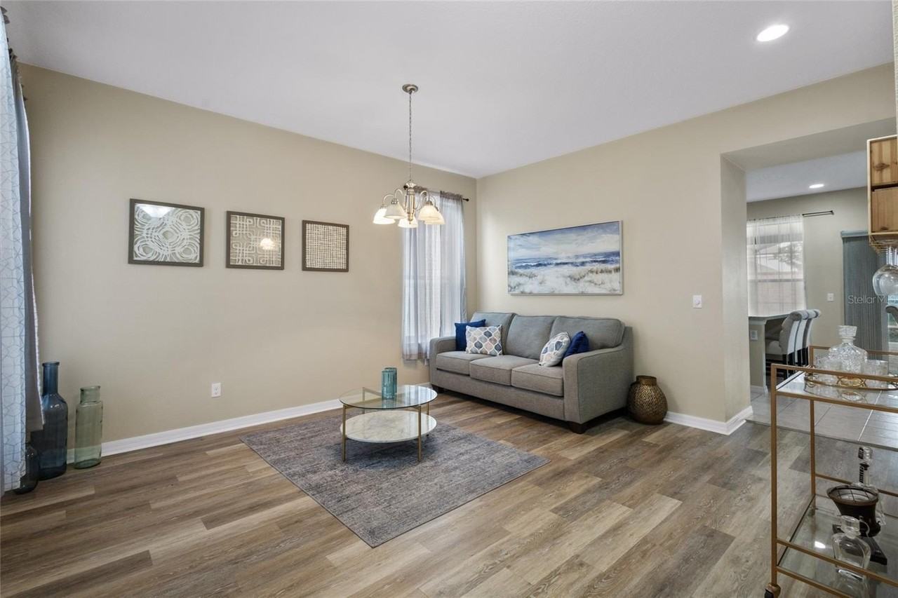 2729 Barclay Lane - Photo 4 of 28