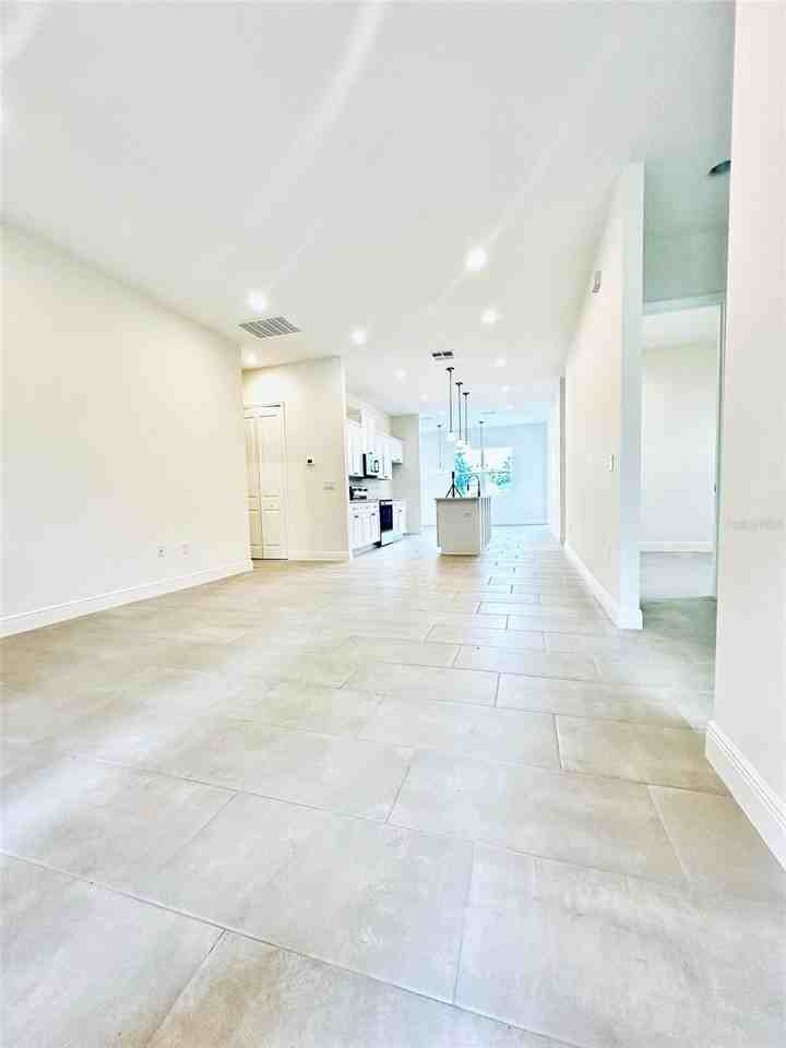 562 Kilimanjaro Dr - Photo 6 of 19