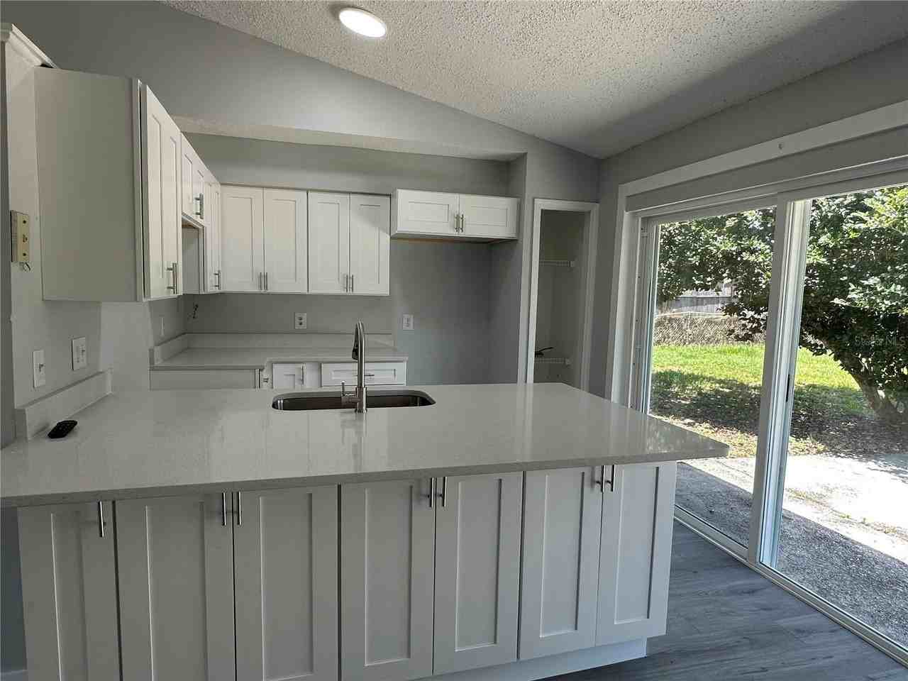 3915 Anthony Ln - Photo 3 of 31