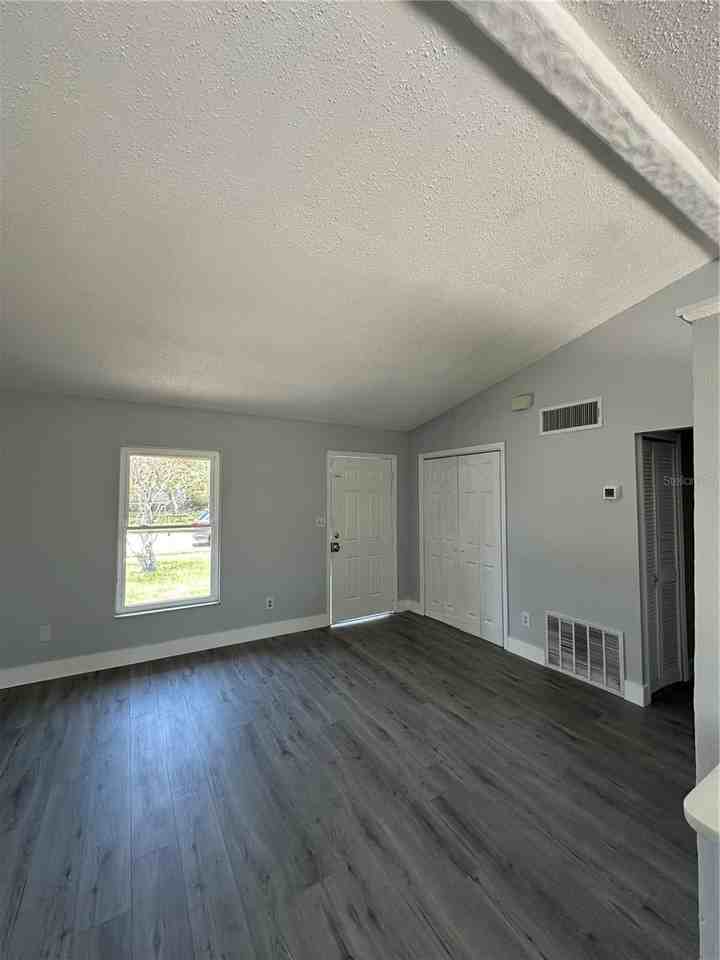 3915 Anthony Ln - Photo 4 of 31