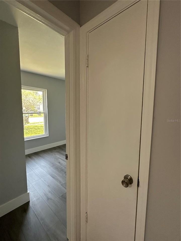 3915 Anthony Ln - Photo 6 of 31