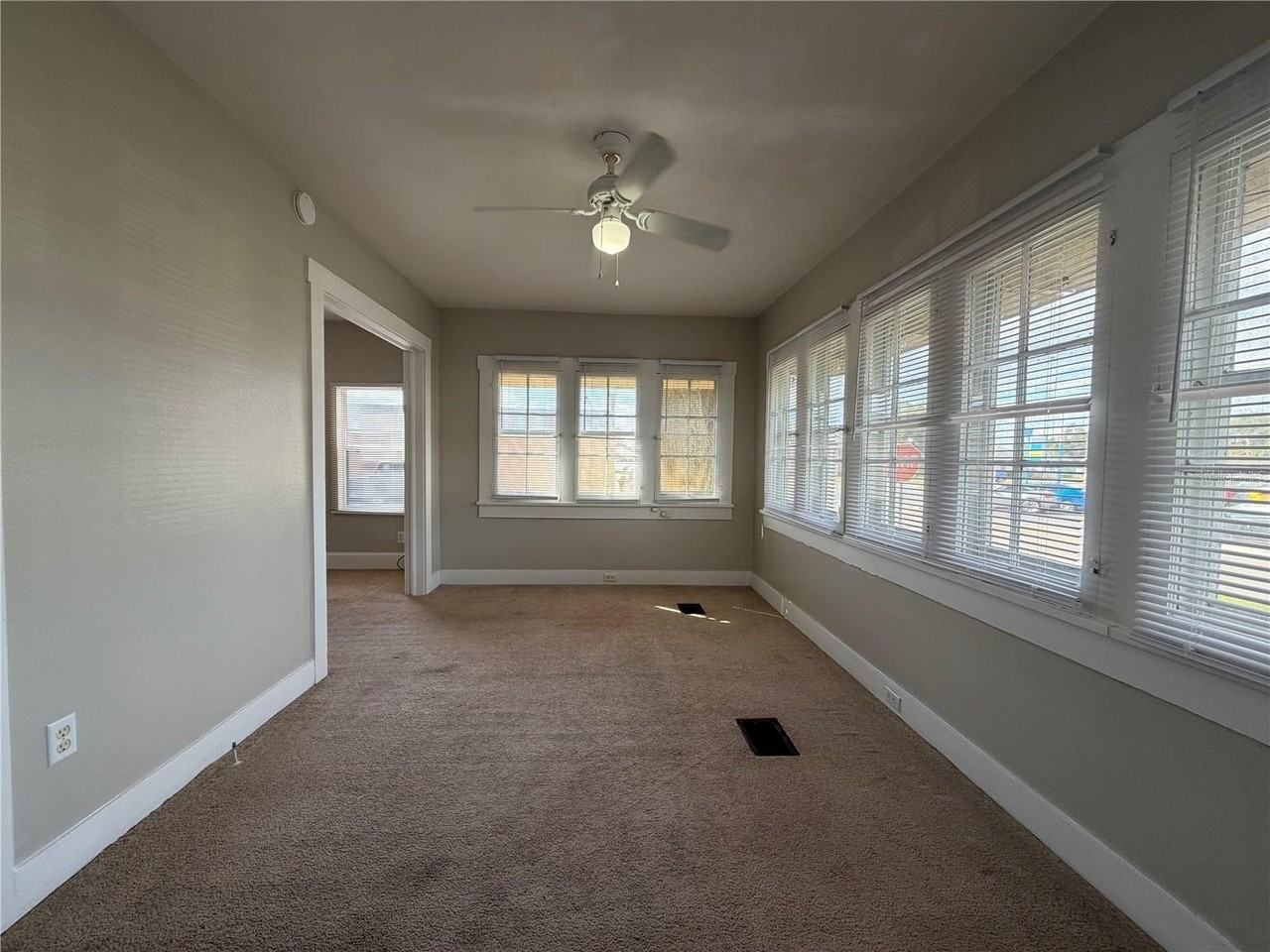 18 E Golf Links Ave - Photo 2 of 11