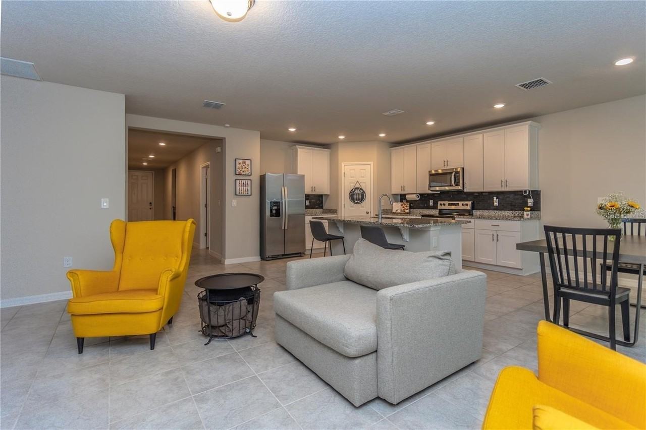 632 Vista Villages Boulevard - Photo 4 of 15