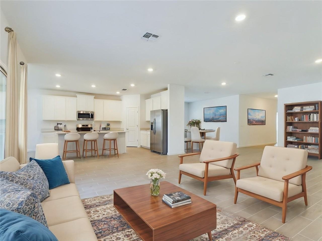 6897 Southeast 87th Street - Photo 3 of 22