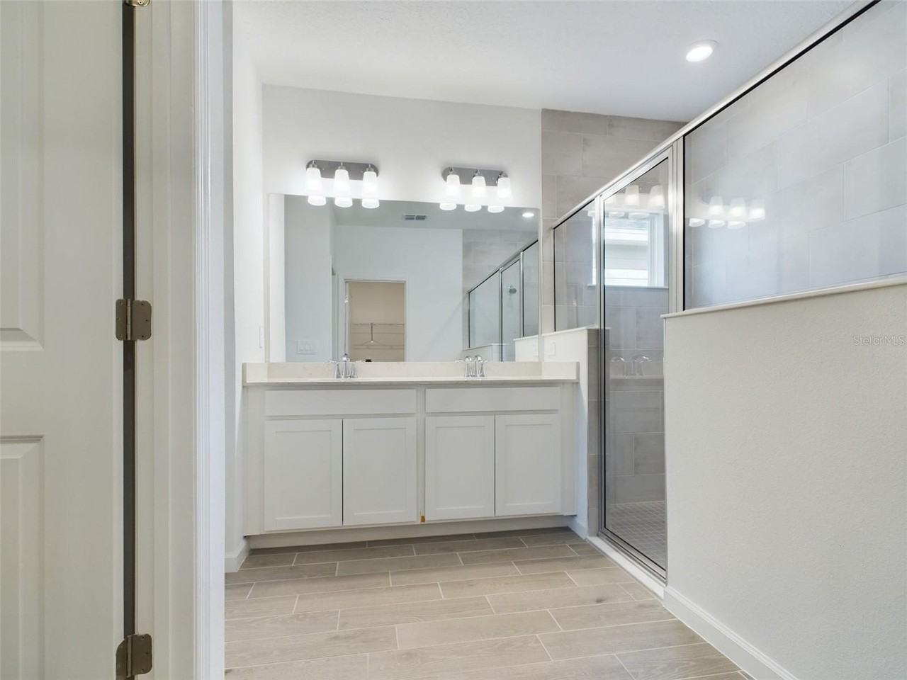 6881 Southeast 87th Street - Photo 5 of 22