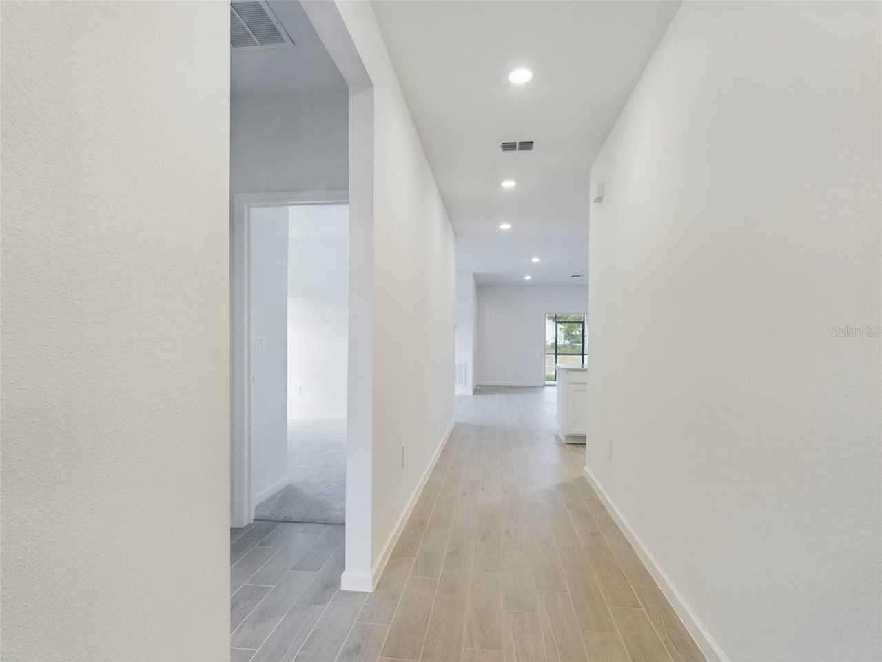 6865 Southeast 87th Street - Photo 5 of 22