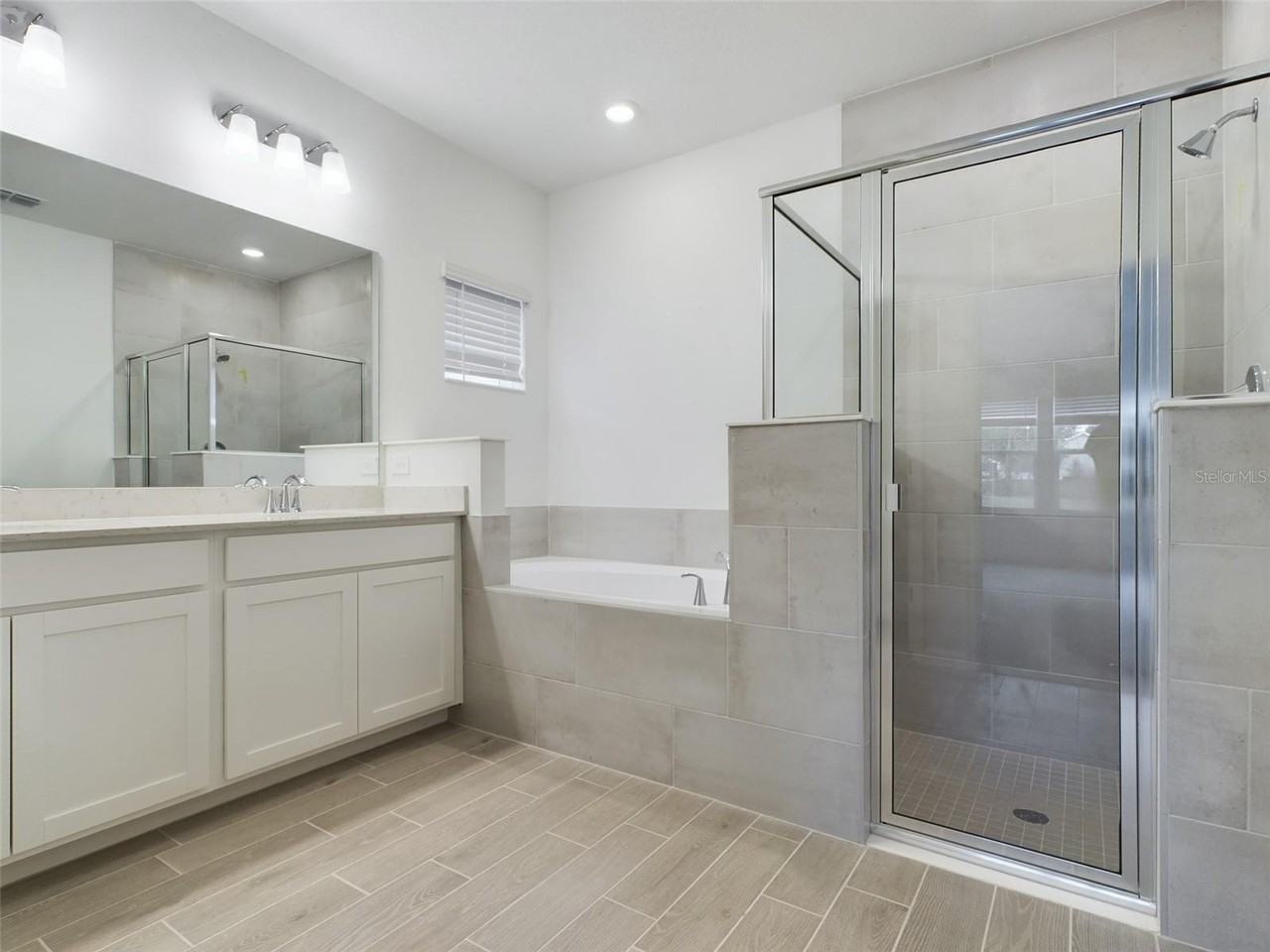 6865 Southeast 87th Street - Photo 6 of 22