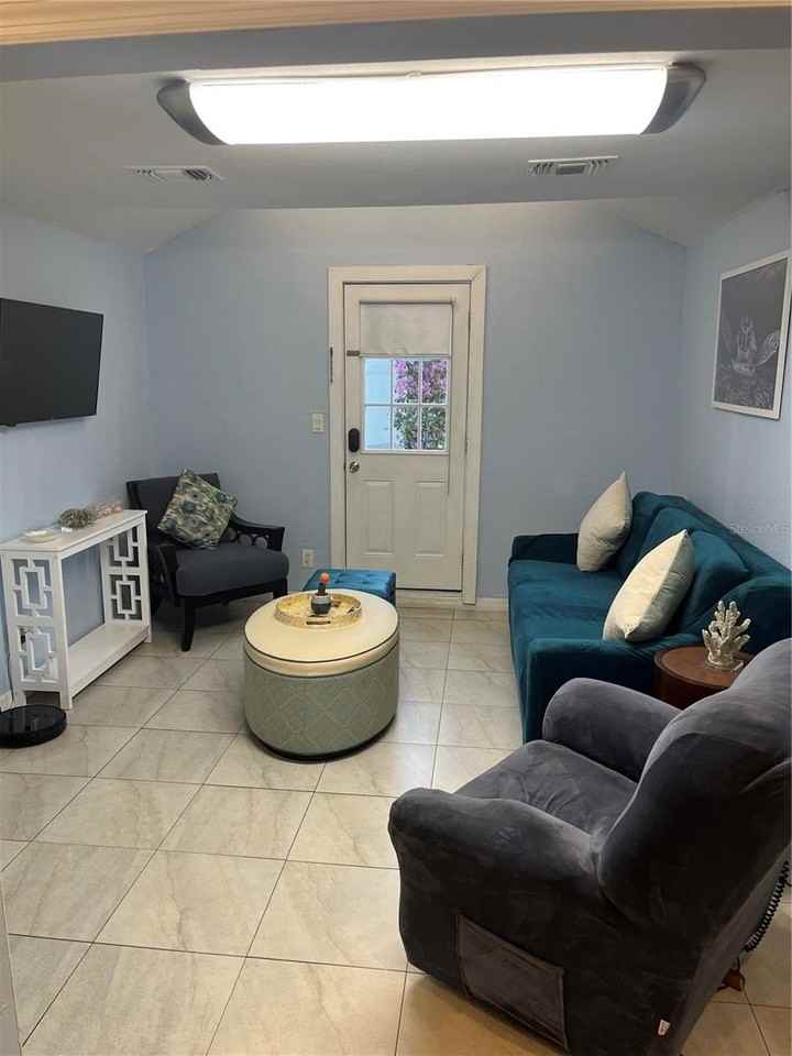 1367 S Michigan Ave - Photo 4 of 11