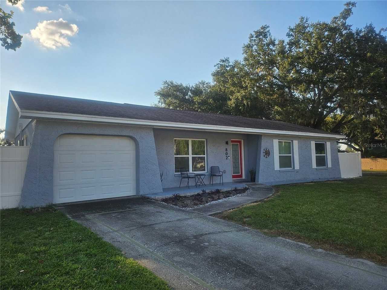 802 Windsor Cir - Photo 4 of 17