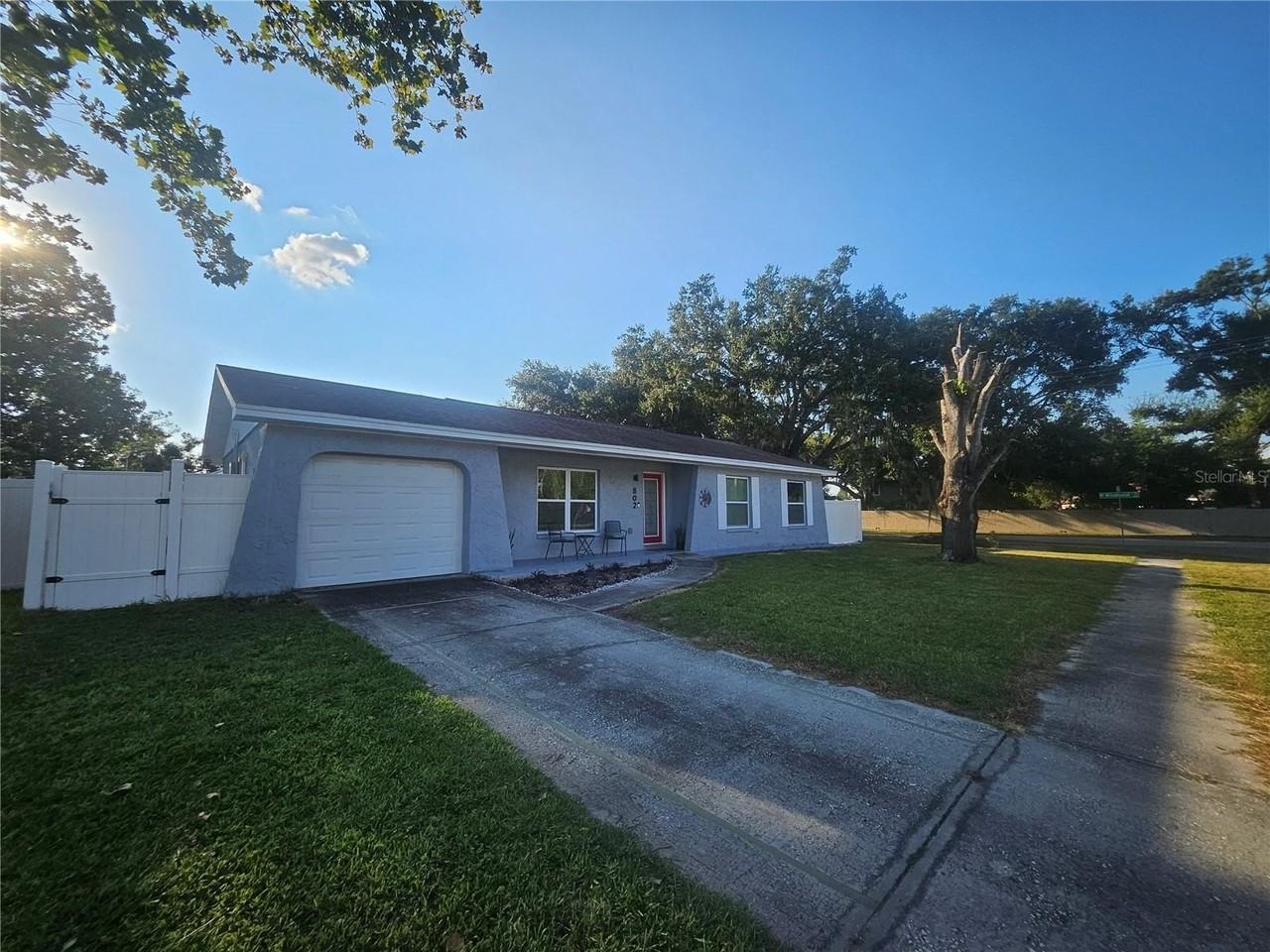 802 Windsor Cir - Photo 5 of 17