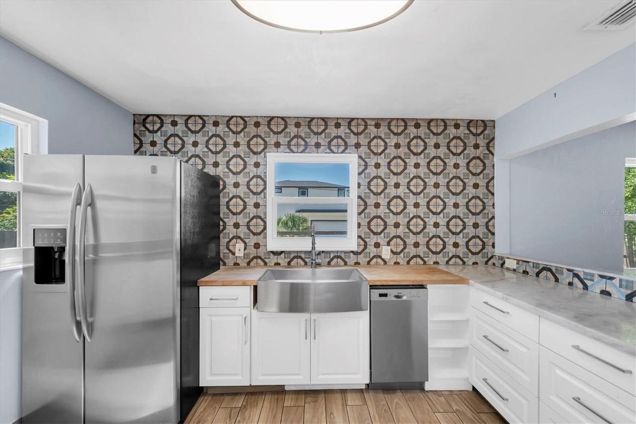 1101 28th St N - Photo 2 of 26