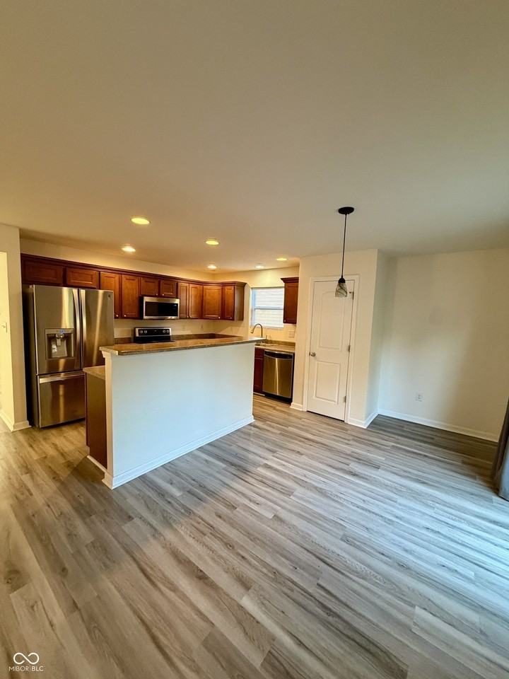 7952 Bombay Ln - Photo 5 of 29