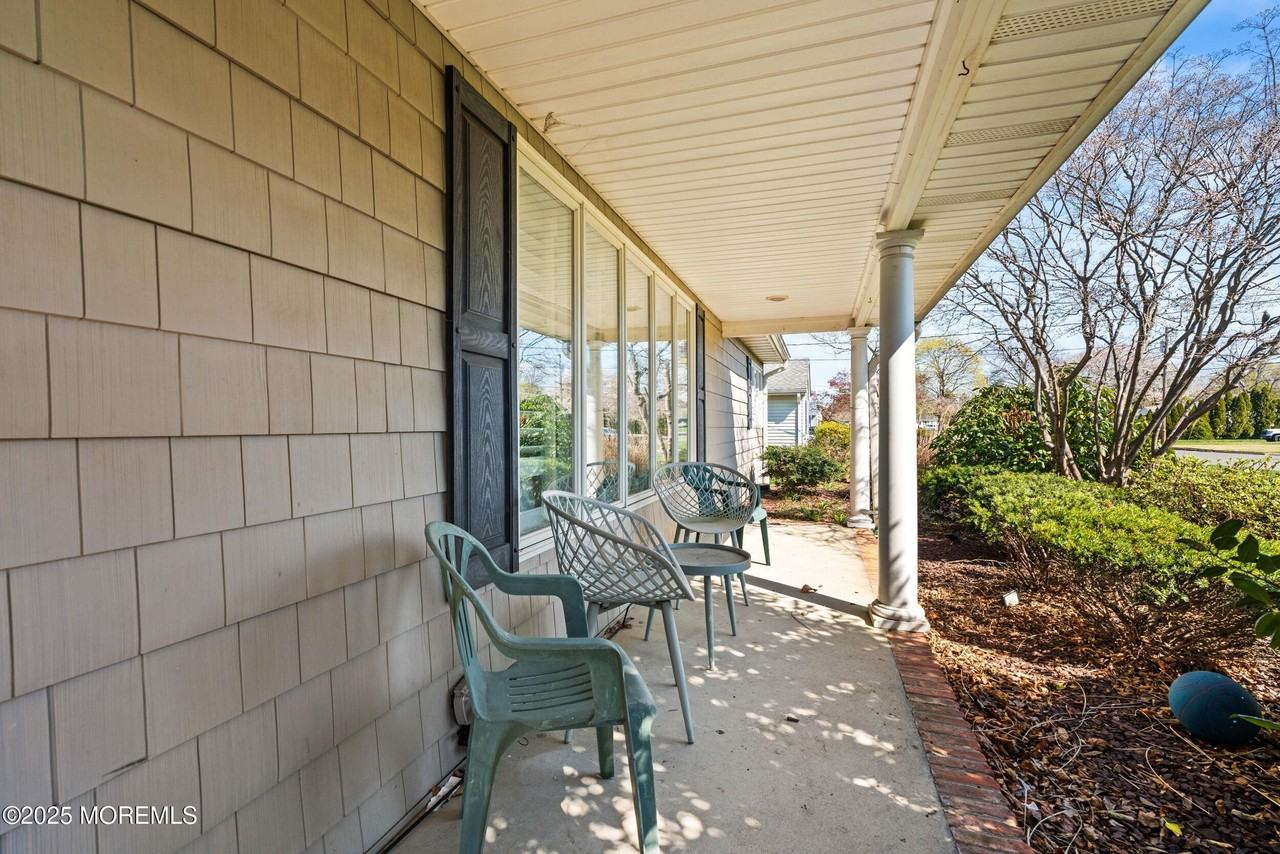 41 Poplar Ave - Photo 2 of 27