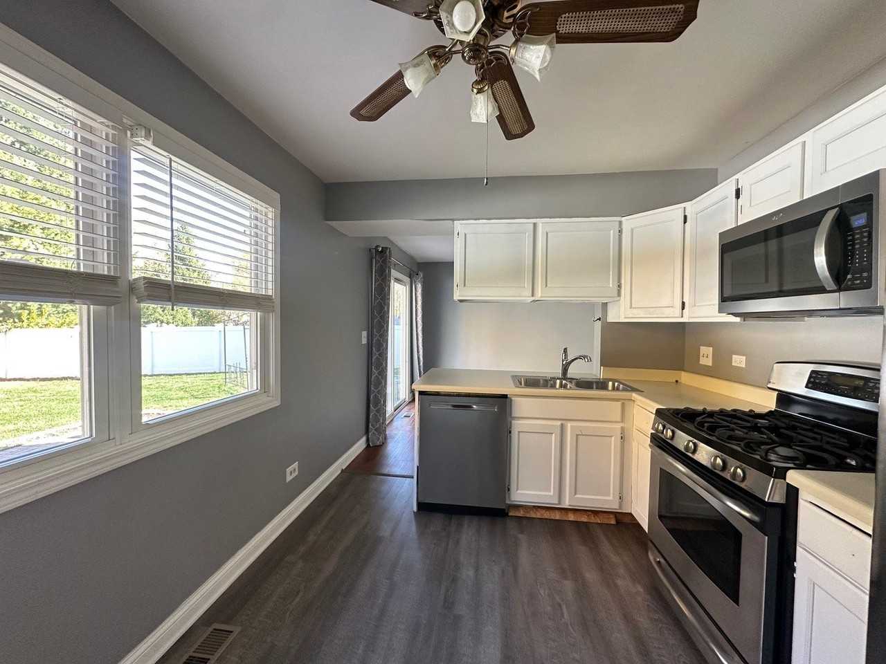 1309 Monmouth Ave - Photo 5 of 12